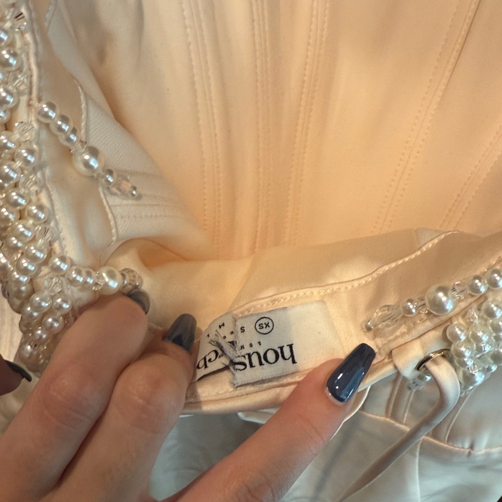 House of CB ‘Nalita ’ Dainty Ivory Pearl Embellished Corset Dress - Picture 8 of 8